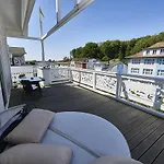 Johanna In - Penthouse 