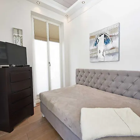 Johanna In - Penthouse 