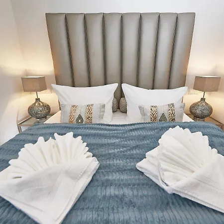 Johanna In - Penthouse 