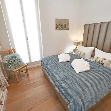 Johanna In - Penthouse 